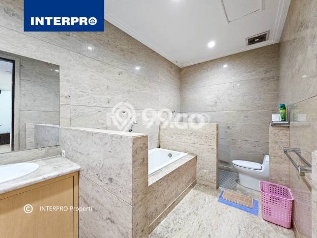 SPECIAL OFFER! Rumah Asri di Intercon, Luas 225m² LB 400m² SPECIAL OFFER! Rumah Asri di Intercon, Luas 225m² LB 400m²