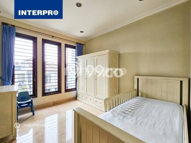 SPECIAL OFFER! Rumah Asri di Intercon, Luas 225m² LB 400m² SPECIAL OFFER! Rumah Asri di Intercon, Luas 225m² LB 400m²