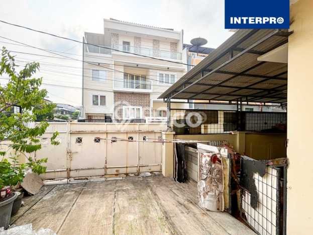 Rumah Strategis di Jelambar, Jakarta Barat, Luas 214m² LB 300m² - HARGA NEGO! Rumah Strategis di Jelambar, Jakarta Barat, Luas 214m² LB 300m² - HARGA NEGO!