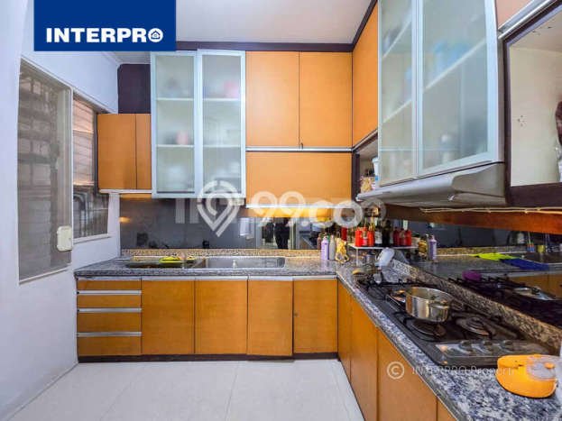 Rumah Elit Modern Tanpa Renovasi di Puri Indah Jakarta Barat Rumah Elit Modern Tanpa Renovasi di Puri Indah Jakarta Barat