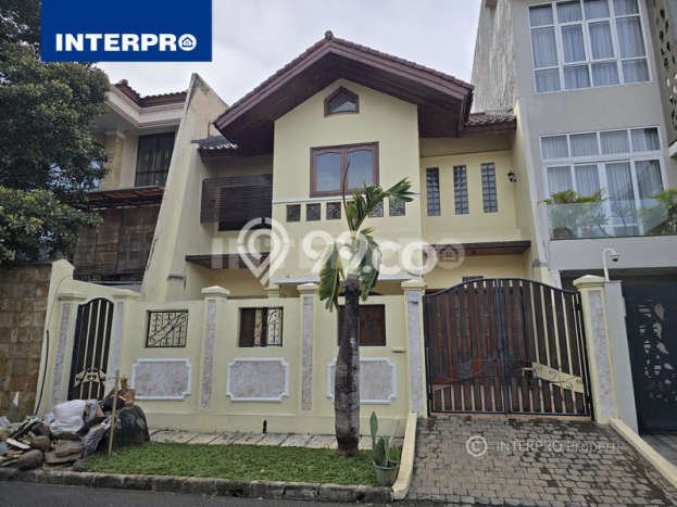 PRIME LOCATION! Rumah di Permata Buana, 4 KT, Lingkungan Strategis, Luas 250m² Bangunan 350m² PRIME LOCATION! Rumah di Permata Buana, 4 KT, Lingkungan Strategis, Luas 250m² Bangunan 350m²