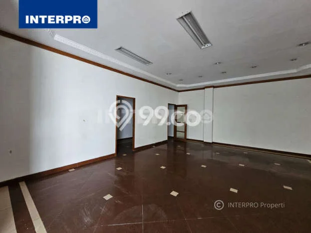 Ruko Disewa di Jakarta Utara dengan LB 200m2 Area Komersial Ramai Ruko Disewa di Jakarta Utara dengan LB 200m2 Area Komersial Ramai