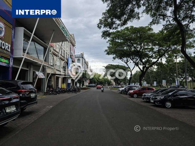 LOKASI PREMIUM! Ruko Kawasan Green Lake City, Luas 266m², Akses Utama LOKASI PREMIUM! Ruko Kawasan Green Lake City, Luas 266m², Akses Utama
