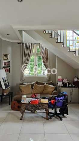 Rumah Elit Modern Tanpa Renovasi di Puri Indah Jakarta Barat Rumah Elit Modern Tanpa Renovasi di Puri Indah Jakarta Barat