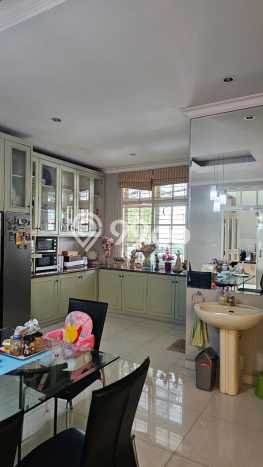 Rumah Elit Modern Tanpa Renovasi di Puri Indah Jakarta Barat Rumah Elit Modern Tanpa Renovasi di Puri Indah Jakarta Barat