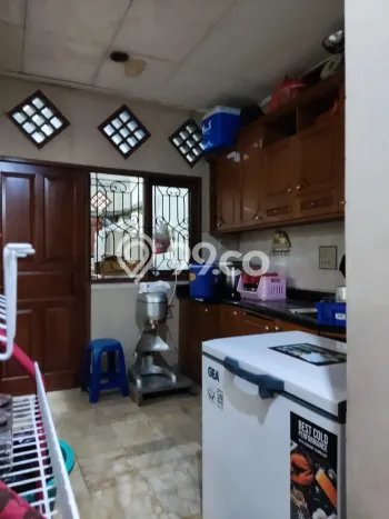 Ready to Use! Luxury House LT 257m2 Desain Elegan di Kemang Pratama Ready to Use! Luxury House LT 257m2 Desain Elegan di Kemang Pratama