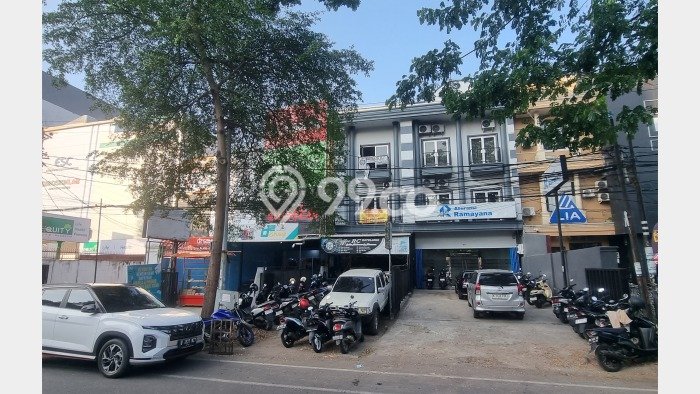 Unit Ruko Paling Strategis di Mamajang Makassar dengan LB 300m2 Unit Ruko Paling Strategis di Mamajang Makassar dengan LB 300m2