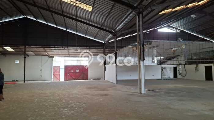 Gudang di Cipondoh, Luas 1600m2m², Akses Utama, Siap Bisnis Gudang di Cipondoh, Luas 1600m2m², Akses Utama, Siap Bisnis