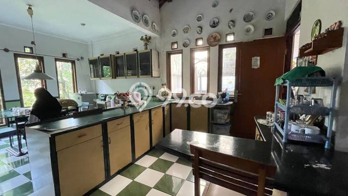 Rumah Nyaman di Cicendo, Bandung, Luas 913m2m² LB 400m2m² Rumah Nyaman di Cicendo, Bandung, Luas 913m2m² LB 400m2m²