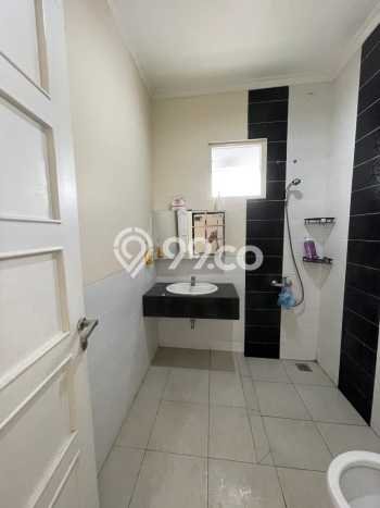 Disewakan! Rumah 3 Kamar Tidur &
3 Kamar Mandi di Gading Serpong, Tangerang Disewakan! Rumah 3 Kamar Tidur &
3 Kamar Mandi di Gading Serpong, Tangerang