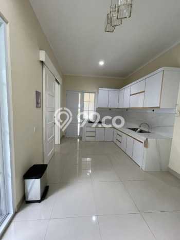 Disewakan! Rumah 3 Kamar Tidur &
3 Kamar Mandi di Gading Serpong, Tangerang Disewakan! Rumah 3 Kamar Tidur &
3 Kamar Mandi di Gading Serpong, Tangerang
