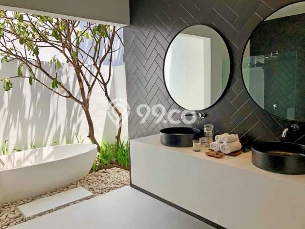 Rumah di Seminyak, Akses ke Mall, LT 493m² Rumah di Seminyak, Akses ke Mall, LT 493m²