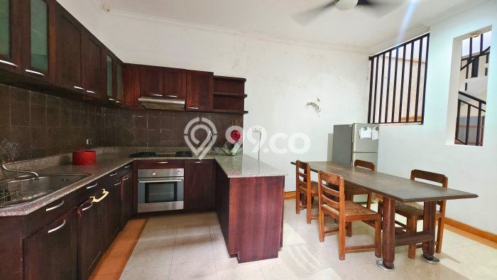 Rumah kawasan Kerobokan, Badung, LT 200m² Bangunan 261m² Rumah kawasan Kerobokan, Badung, LT 200m² Bangunan 261m²