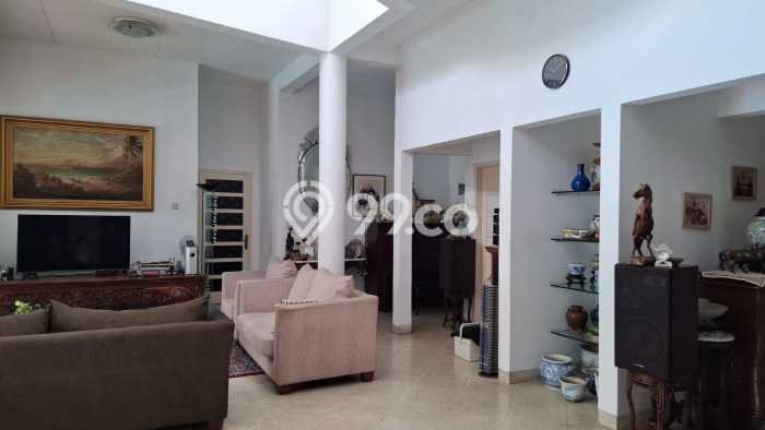 Rumah Lokasi Strategis di Cidadap, Bandung, LT 1041m2m² Bangunan 600m2m² Rumah Lokasi Strategis di Cidadap, Bandung, LT 1041m2m² Bangunan 600m2m²