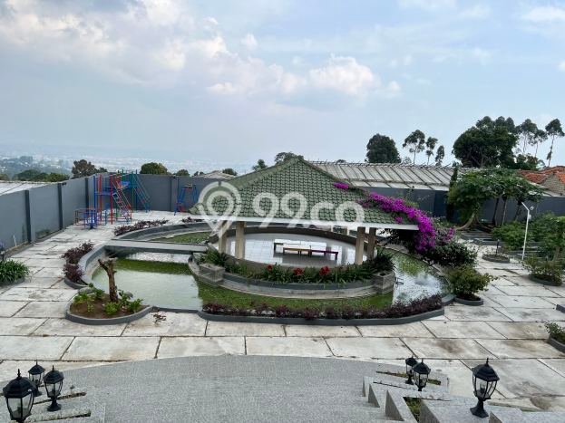 Hunian Mewah LB 400m2 Siap Pakai Desain Elegan di Cihanjuang, Bandung Hunian Mewah LB 400m2 Siap Pakai Desain Elegan di Cihanjuang, Bandung