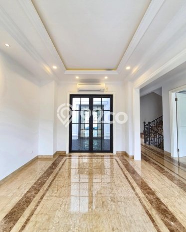 Rumah Dijual Cipete. Unit Baru, Mewah, Pool. Jalan Besar Rumah Dijual Cipete. Unit Baru, Mewah, Pool. Jalan Besar