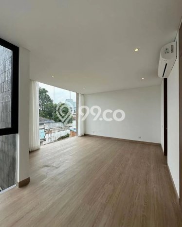 Rumah Kemang Utara. Brand New, Jalan Besar Desain Keren Rumah Kemang Utara. Brand New, Jalan Besar Desain Keren