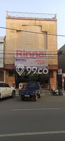 Area Ramai! Ruko Dijual di Karawang Barat untuk Bisnis Luas Bangunan 384m2 Area Ramai! Ruko Dijual di Karawang Barat untuk Bisnis Luas Bangunan 384m2