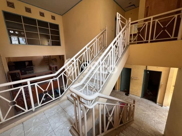 Rumah Mewah LB 175m2 Siap Pakai Desain Elegan di Taman Surya, Jakarta Barat Rumah Mewah LB 175m2 Siap Pakai Desain Elegan di Taman Surya, Jakarta Barat