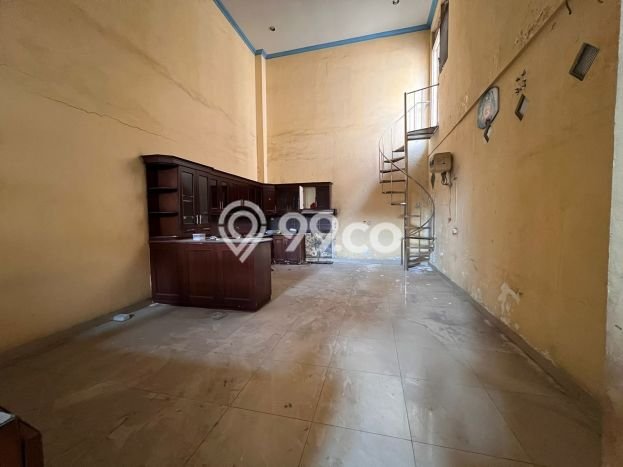 Rumah Mewah LB 175m2 Siap Pakai Desain Elegan di Taman Surya, Jakarta Barat Rumah Mewah LB 175m2 Siap Pakai Desain Elegan di Taman Surya, Jakarta Barat