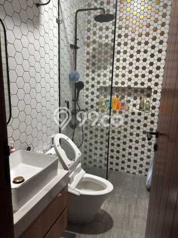 Siap Huni Rumah Mewah 5 Kamar di Cengkareng Dekat ke Mana Saja Siap Huni Rumah Mewah 5 Kamar di Cengkareng Dekat ke Mana Saja