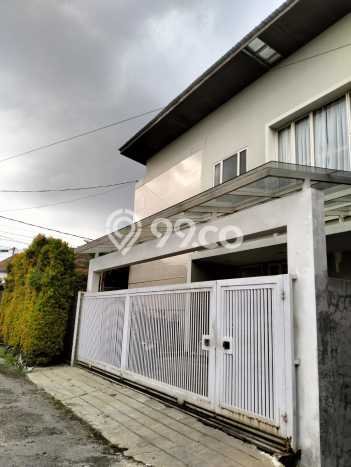 Jual Rumah Mewah Elegan Dengan View Cantik di Taman Kopo Indah, Bandung Jual Rumah Mewah Elegan Dengan View Cantik di Taman Kopo Indah, Bandung