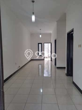 Disewakan! Rumah 2 Kamar Tidur &
2 Kamar Mandi di Taman Kopo Indah, Bandung Disewakan! Rumah 2 Kamar Tidur &
2 Kamar Mandi di Taman Kopo Indah, Bandung