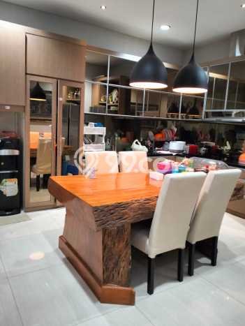 Jual Rumah Mewah Elegan Dengan View Cantik di Taman Kopo Indah, Bandung Jual Rumah Mewah Elegan Dengan View Cantik di Taman Kopo Indah, Bandung