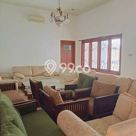 Sewa Rumah Nyaman LT 1063m2 / LB 600m2 di Riau, Bandung Sewa Rumah Nyaman LT 1063m2 / LB 600m2 di Riau, Bandung