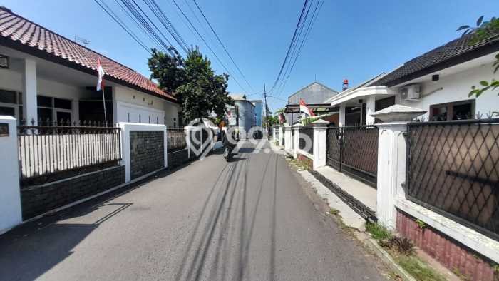 Rumah Elit LB 215m2 Siap Pakai Desain Elegan di BKR, Bandung Rumah Elit LB 215m2 Siap Pakai Desain Elegan di BKR, Bandung