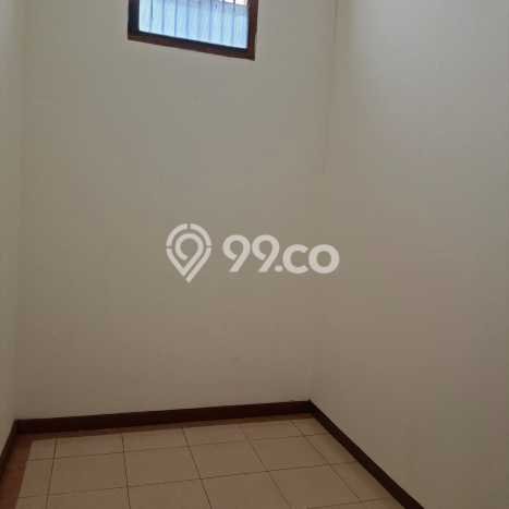 Sewa Rumah Nyaman LT 1063m2 / LB 600m2 di Riau, Bandung Sewa Rumah Nyaman LT 1063m2 / LB 600m2 di Riau, Bandung