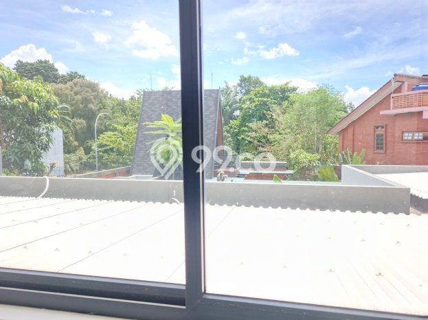 Rumah Luxury Modern Tanpa Renovasi di BSD Puspita Loka Tangerang Rumah Luxury Modern Tanpa Renovasi di BSD Puspita Loka Tangerang