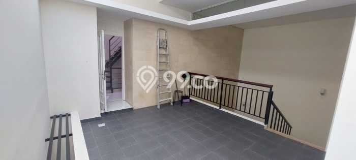 Rumah LT 144m² / LB 220m² Fasilitas Kolam Renang di Pulomas, Jakarta Timur Rumah LT 144m² / LB 220m² Fasilitas Kolam Renang di Pulomas, Jakarta Timur