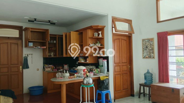 SIAP HUNI! Rumah Strategis area , Luas 300m2m² LB 250m2m² SIAP HUNI! Rumah Strategis area , Luas 300m2m² LB 250m2m²