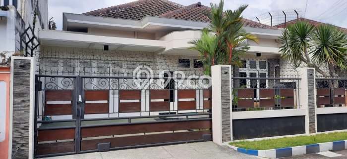 Rumah di , LT 305m2m², LB 270m2m² Rumah di , LT 305m2m², LB 270m2m²