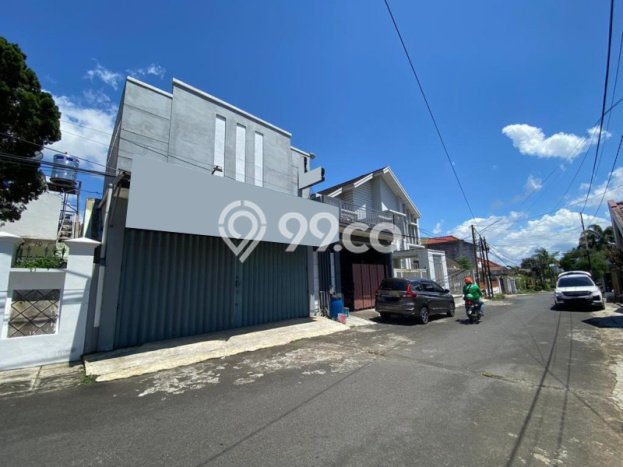 Rumah Modern LT 212m2m² Terawat di Kompleks Perumahan , Malang Rumah Modern LT 212m2m² Terawat di Kompleks Perumahan , Malang