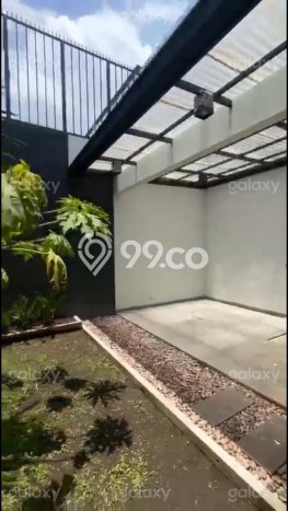 Rumah Strategis di , 3 KT, Area Nyaman, Luas 300m2m² LB 250m2m² Rumah Strategis di , 3 KT, Area Nyaman, Luas 300m2m² LB 250m2m²