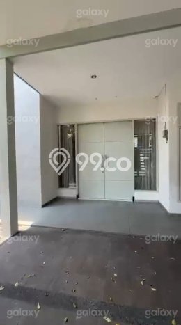 Rumah Strategis di , 3 KT, Area Nyaman, Luas 300m2m² LB 250m2m² Rumah Strategis di , 3 KT, Area Nyaman, Luas 300m2m² LB 250m2m²