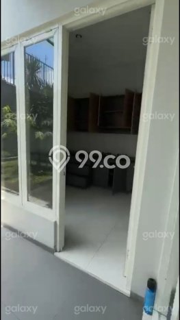 Rumah Strategis di , 3 KT, Area Nyaman, Luas 300m2m² LB 250m2m² Rumah Strategis di , 3 KT, Area Nyaman, Luas 300m2m² LB 250m2m²