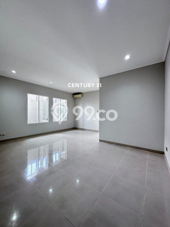Rumah Elit Modern Tanpa Renovasi di Pondok Indah Jakarta Selatan Rumah Elit Modern Tanpa Renovasi di Pondok Indah Jakarta Selatan