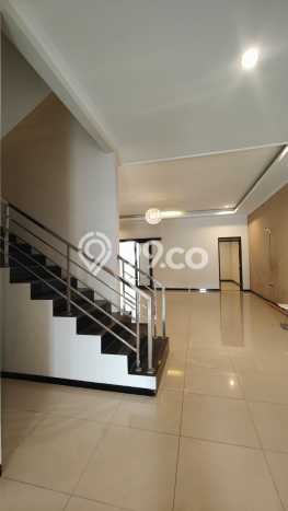 Hunian Mewah LB 400m2 Siap Pakai Desain Elegan di Mekar Wangi, Bandung Hunian Mewah LB 400m2 Siap Pakai Desain Elegan di Mekar Wangi, Bandung