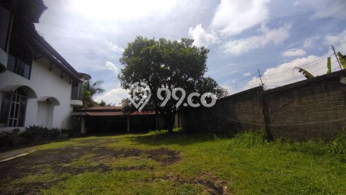 HARGA SPECIAL! Rumah Asri lokasi Dago, Luas 4605m2m² Bangunan 1373m2m² HARGA SPECIAL! Rumah Asri lokasi Dago, Luas 4605m2m² Bangunan 1373m2m²