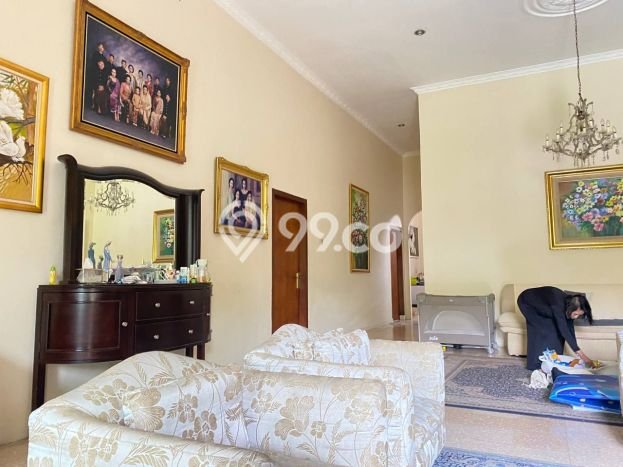 Rumah kawasan Riau, Bandung, Luas 640m2m² LB 400m2m² Rumah kawasan Riau, Bandung, Luas 640m2m² LB 400m2m²