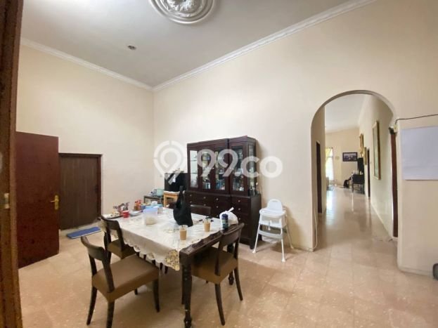 Rumah kawasan Riau, Bandung, Luas 640m2m² LB 400m2m² Rumah kawasan Riau, Bandung, Luas 640m2m² LB 400m2m²