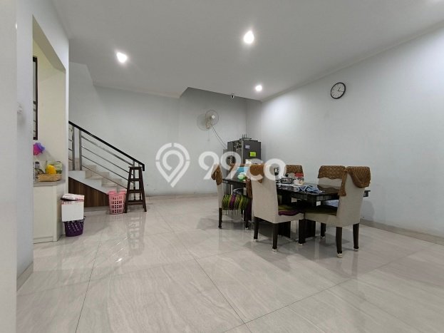 Dijual Rumah Luas Megah Dengan View Eksklusif di Daan Mogot, Jakarta Barat Dijual Rumah Luas Megah Dengan View Eksklusif di Daan Mogot, Jakarta Barat