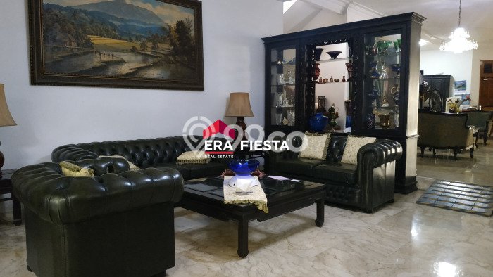 Jual Rumah Mewah Megah Dengan View Eksklusif di Puri Indah, Jakarta Barat Jual Rumah Mewah Megah Dengan View Eksklusif di Puri Indah, Jakarta Barat