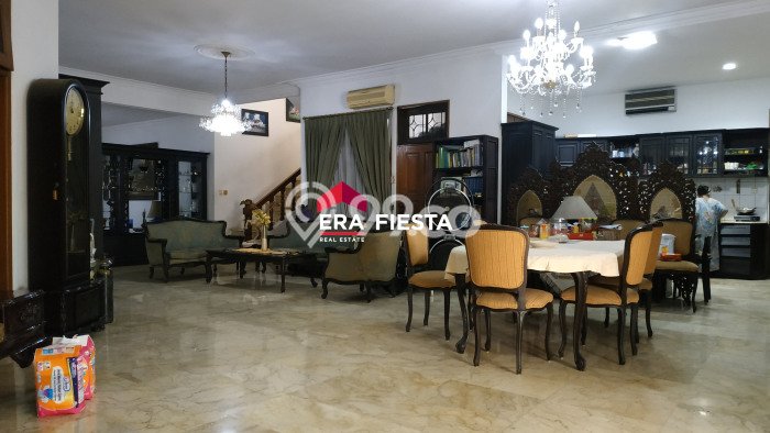 Jual Rumah Mewah Megah Dengan View Eksklusif di Puri Indah, Jakarta Barat Jual Rumah Mewah Megah Dengan View Eksklusif di Puri Indah, Jakarta Barat