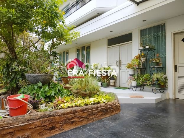 Dijual Rumah Luas Elegan Dengan View Eksklusif di Permata Buana, Jakarta Barat Dijual Rumah Luas Elegan Dengan View Eksklusif di Permata Buana, Jakarta Barat