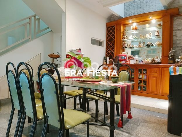 Dijual Rumah Luas Elegan Dengan View Eksklusif di Permata Buana, Jakarta Barat Dijual Rumah Luas Elegan Dengan View Eksklusif di Permata Buana, Jakarta Barat