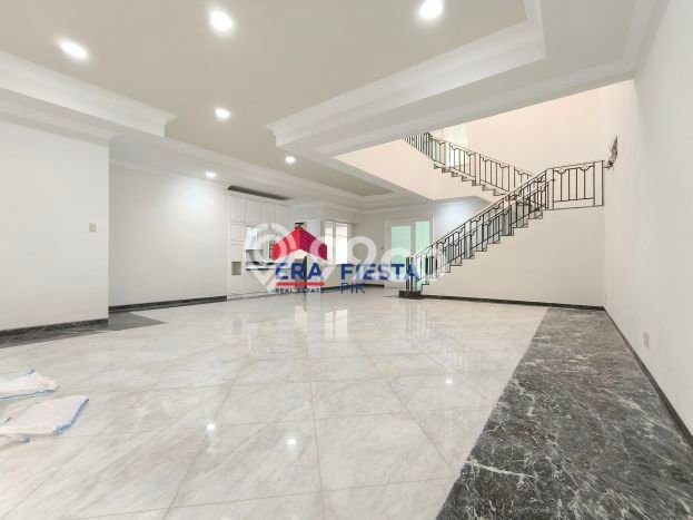 Rumah Mewah LB 450m2 Siap Pakai Desain Elegan di Puri Indah, Jakarta Barat Rumah Mewah LB 450m2 Siap Pakai Desain Elegan di Puri Indah, Jakarta Barat
